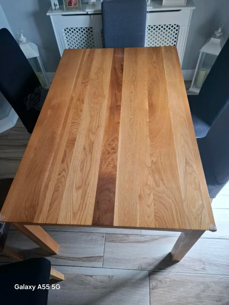 Table and 6 chairs - Image 1