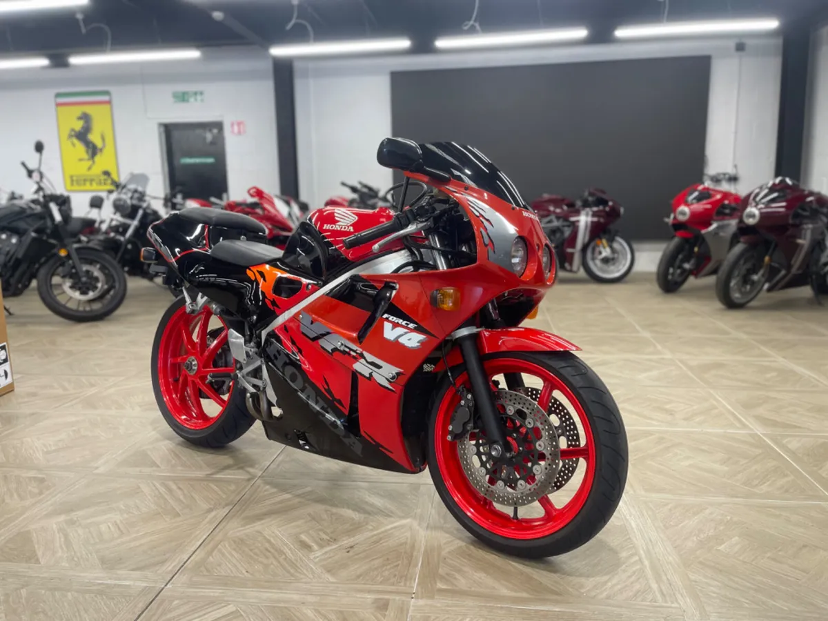 Honda VFR400 NC30 1994 - Image 1