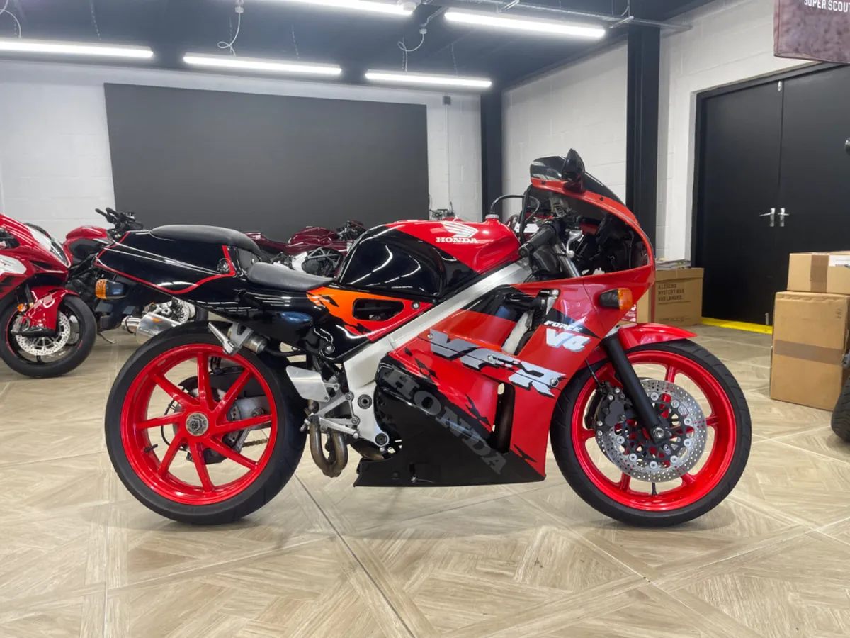 Honda VFR400 NC30 1994 - Image 2