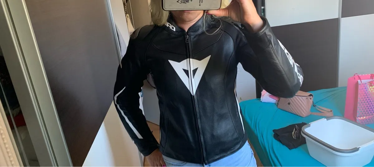 Dainese woman’s leather motorcycle jacket S - Image 2