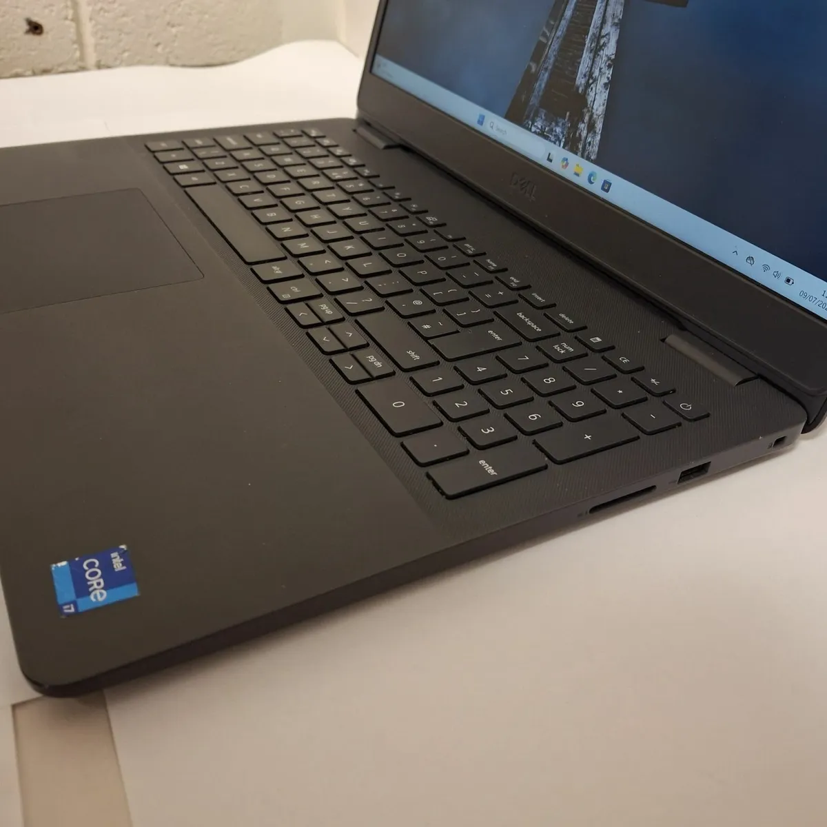 Dell Vostro 3500 | i7-1165G7 | 16GB RAM Laptop - Image 1