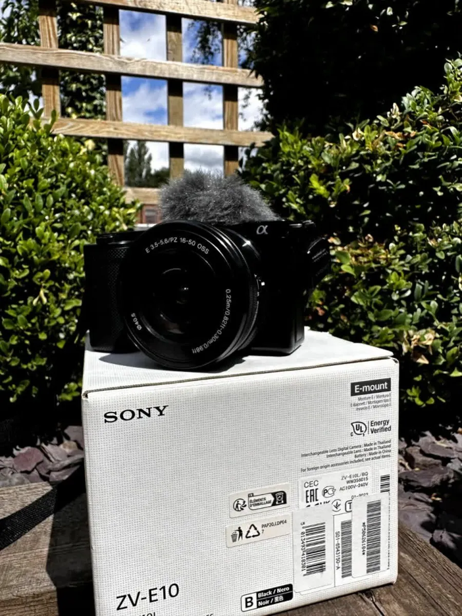 Sony Alpha ZV-E10 APS-C Mirrorless Vlog Camera - Image 4