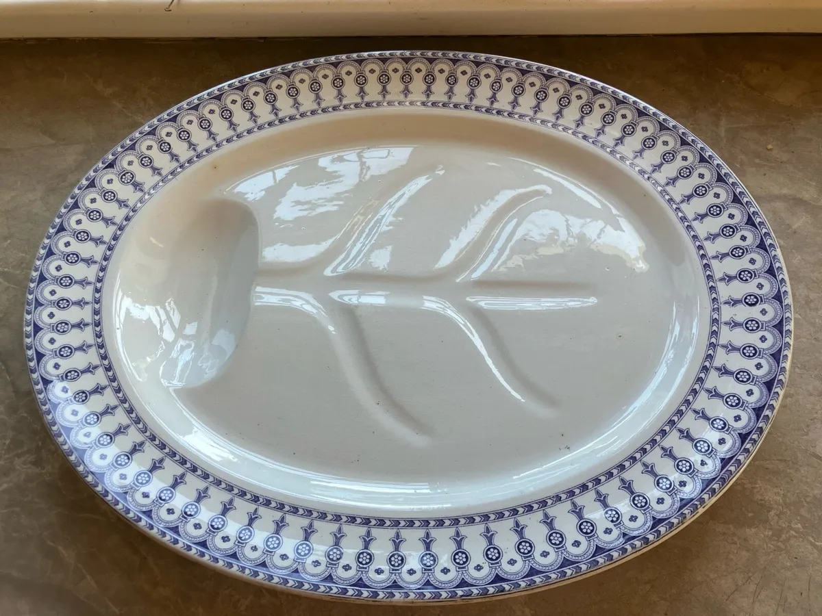 Large Victorian meat serving plate with gravy well - Image 1