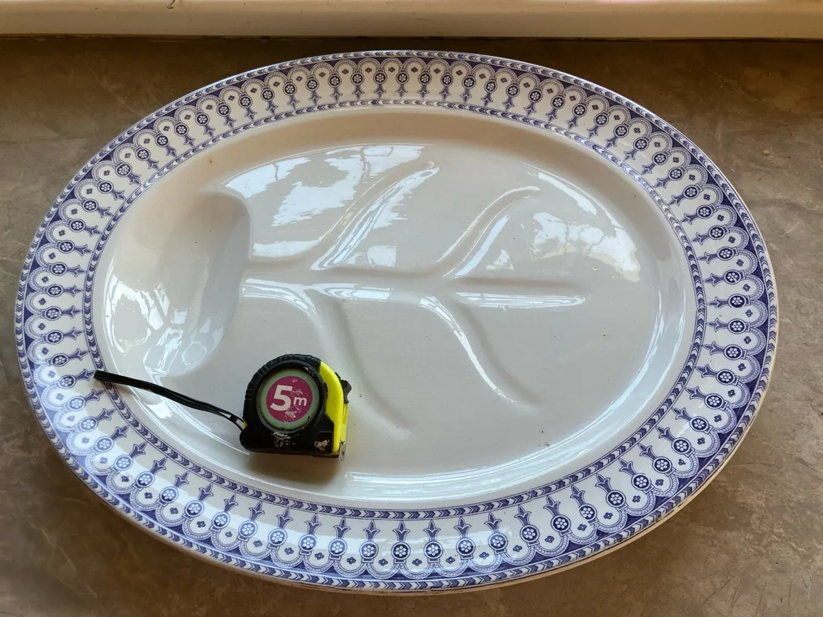Large Victorian meat serving plate with gravy well - Image 2