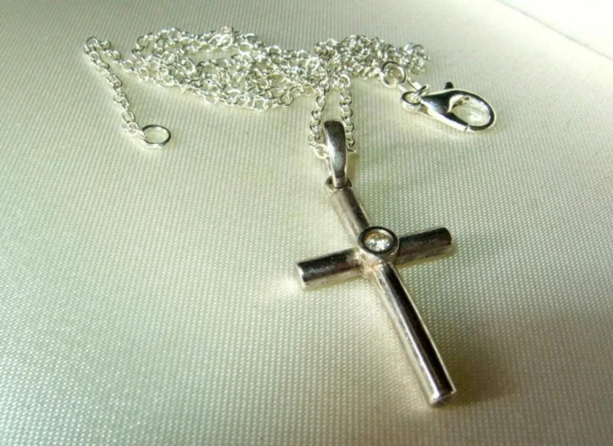 Hallmarked 9ct Gold Cross With Diamond Solitaire - Image 2