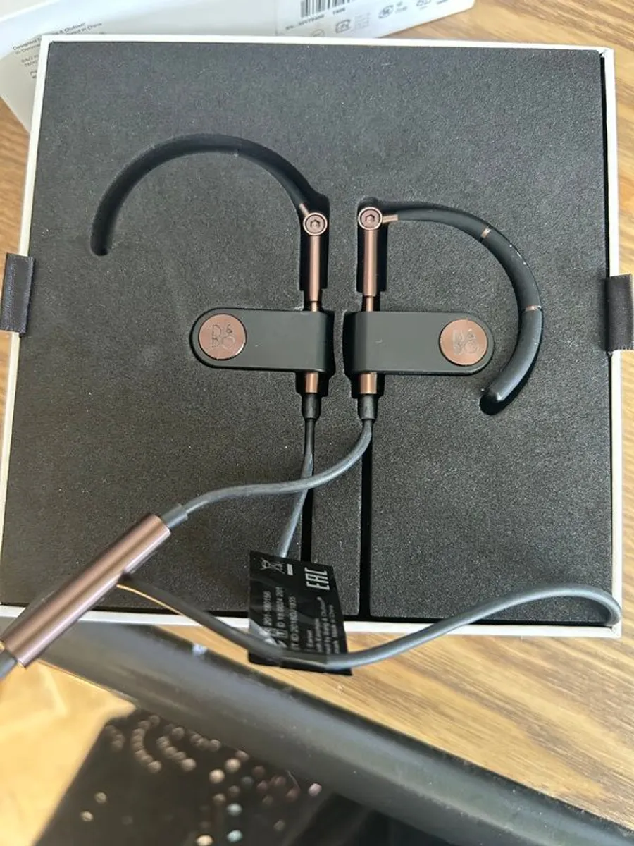 Head Phones Wireless - Image 1