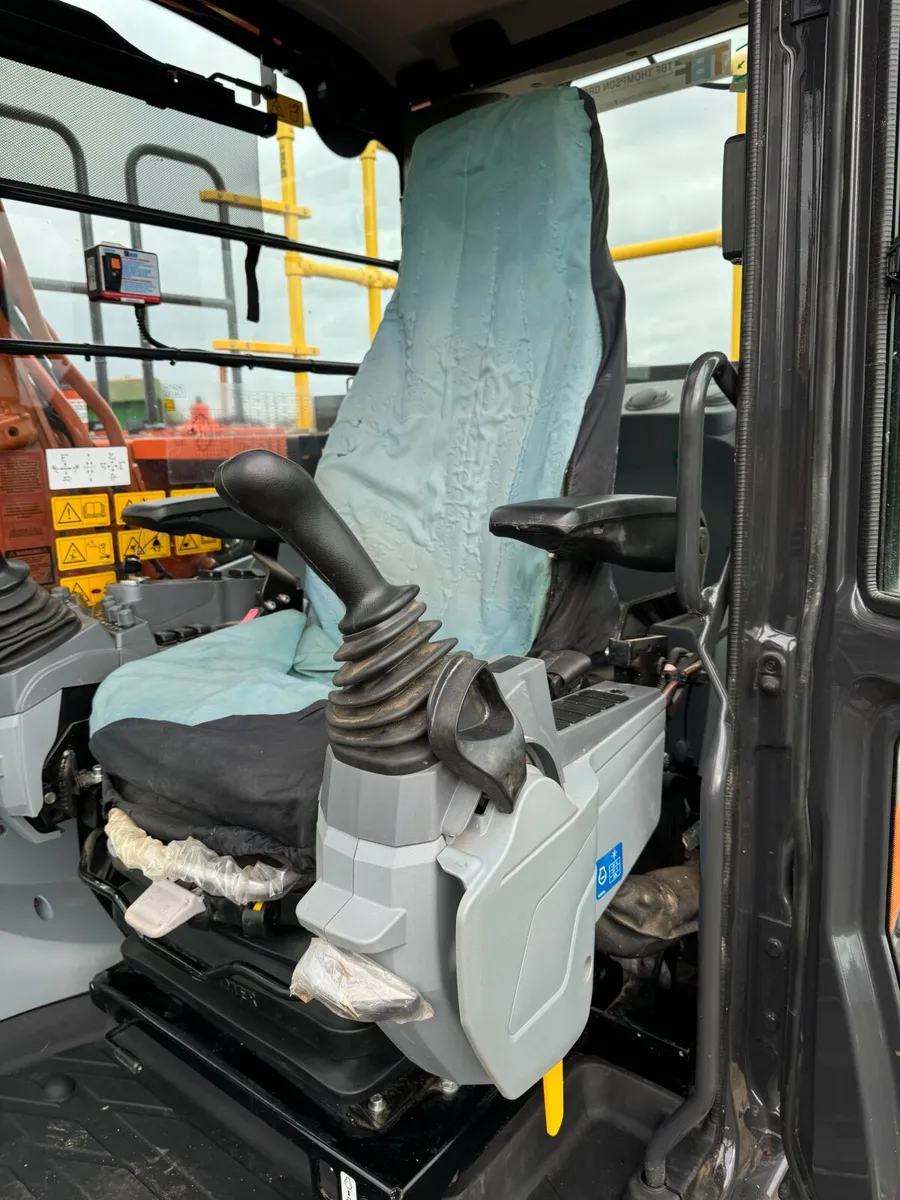 Hitachi 130-7 - Image 2