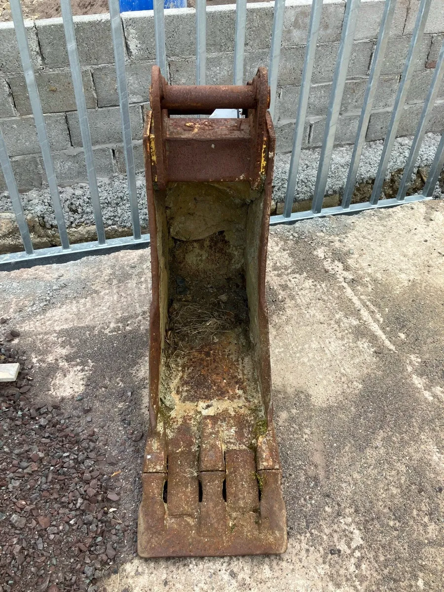 400mm Digger bucket 65mm pins 13th - Image 2