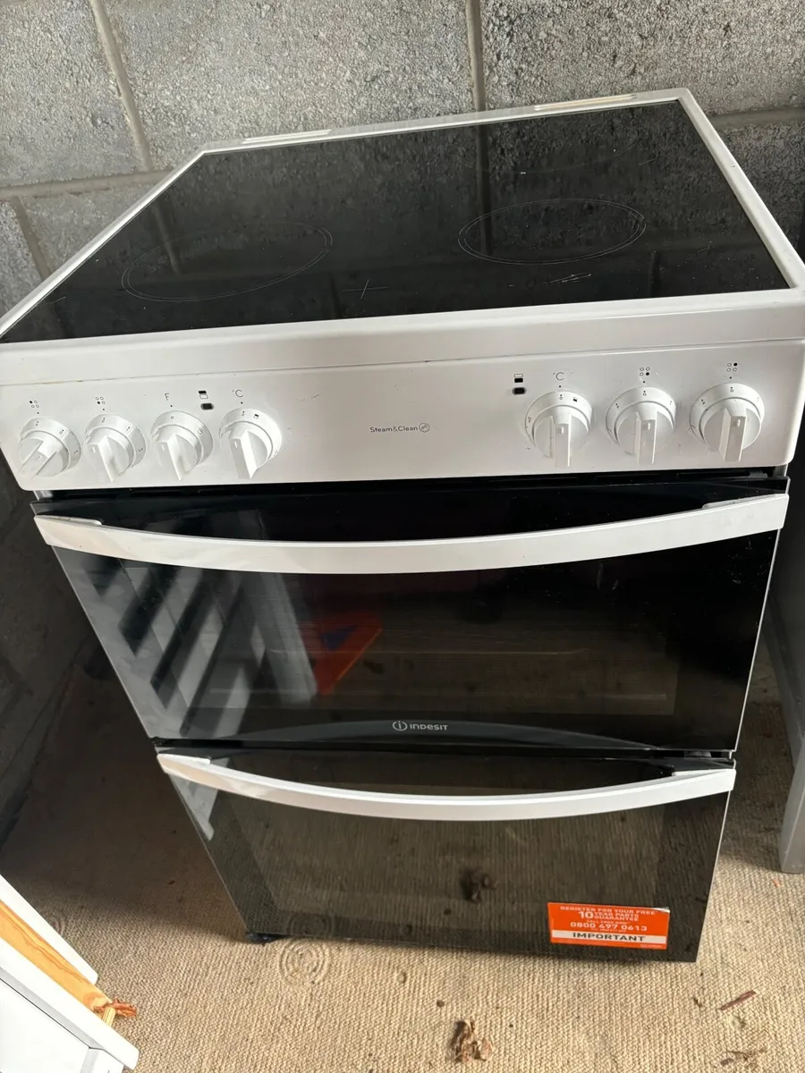 Double oven electric cooker - Image 1