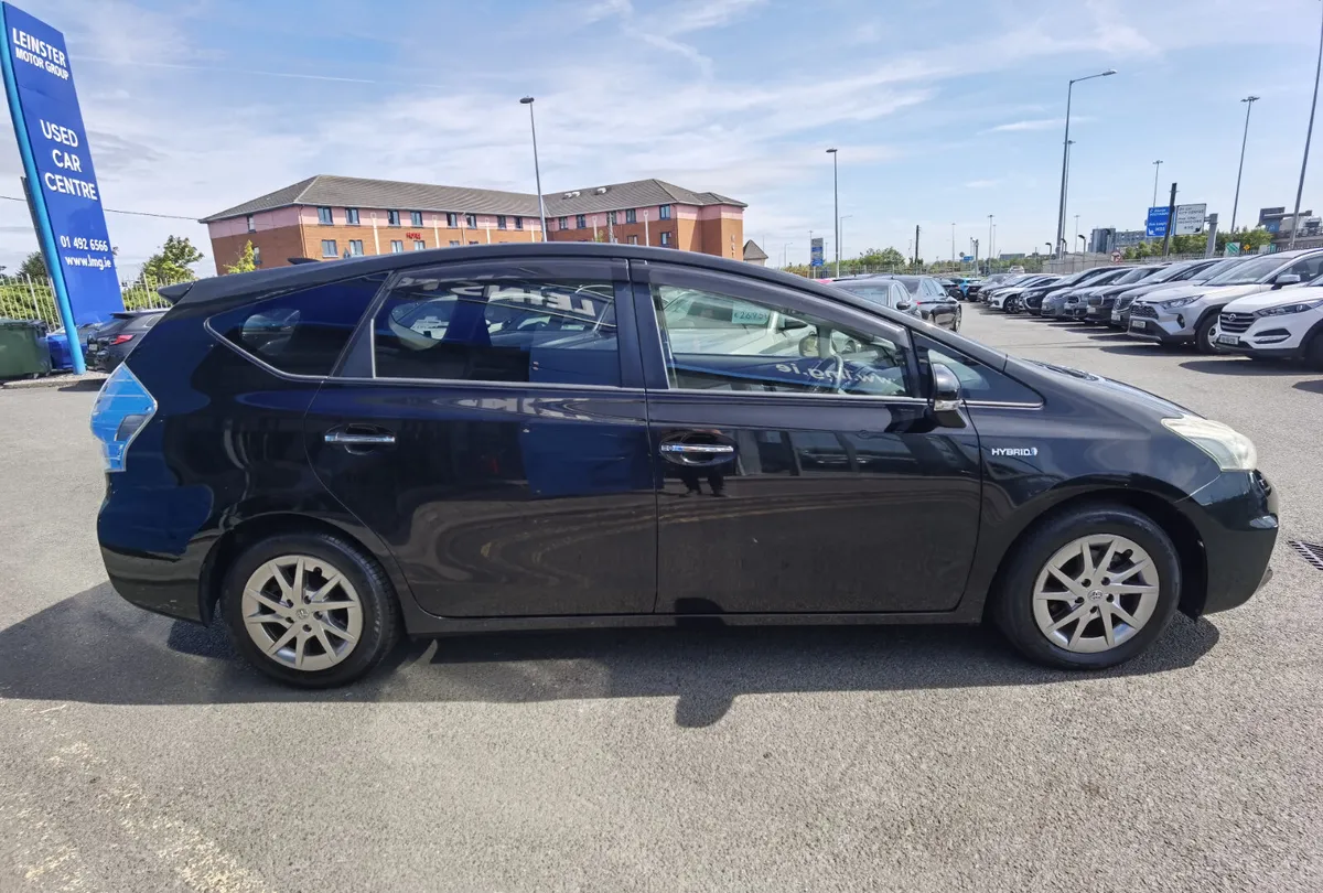 TOYOTA PRIUS ALPHA 1.8 **7 SEATER** PETROL HYBRID - Image 4