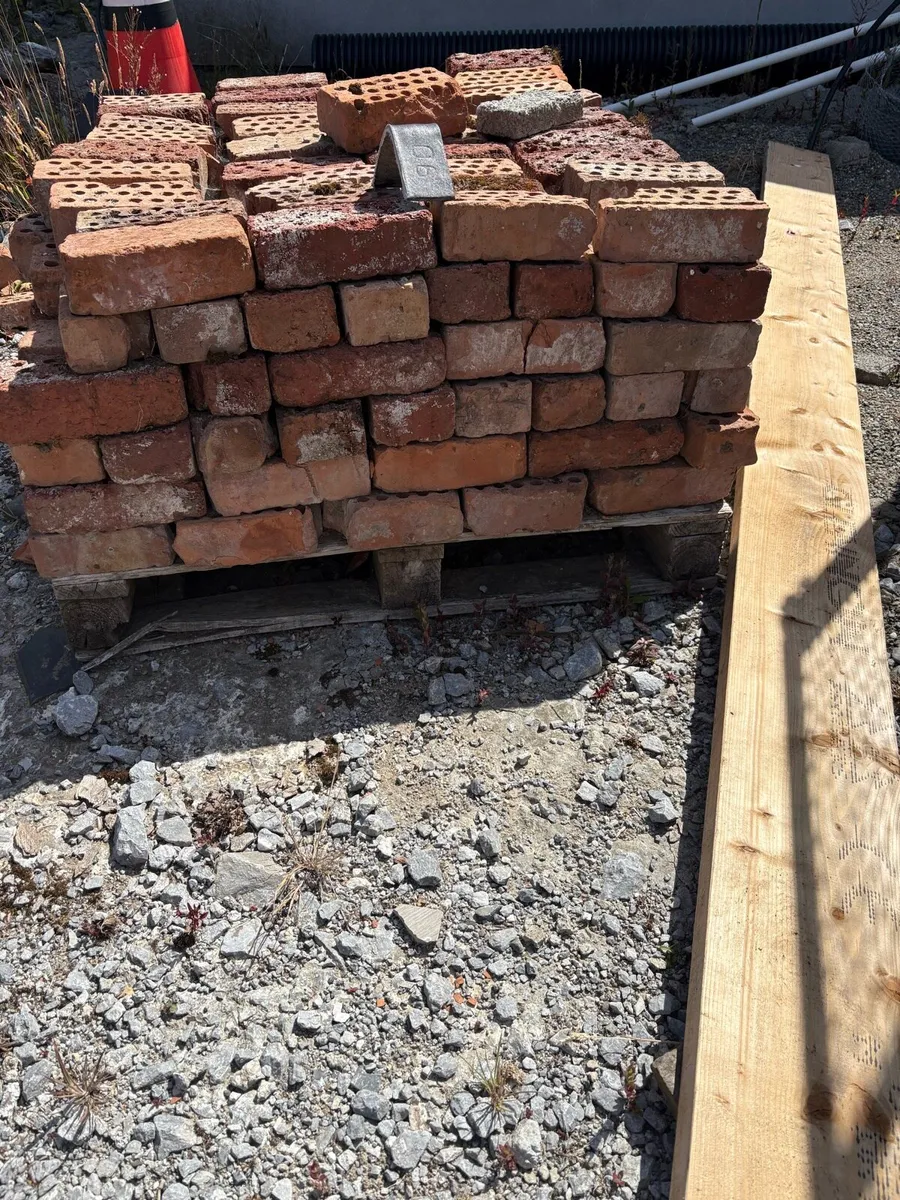 Brick , tiles , slate - Image 1