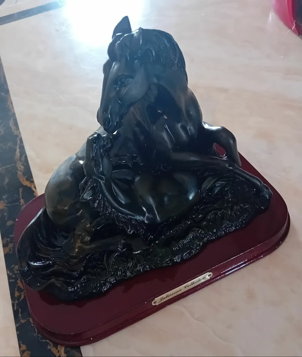 Beautiful mare and foal horse's sculpture - Image 4