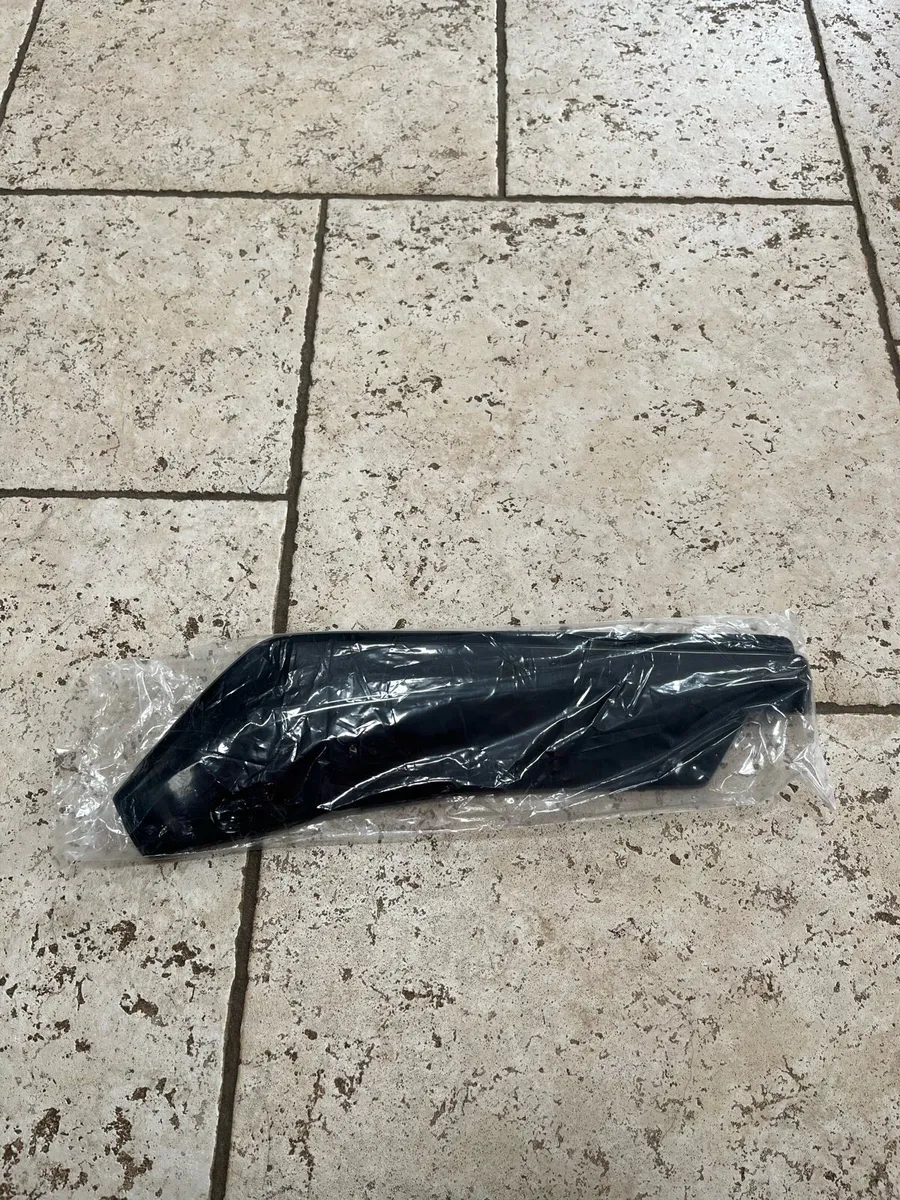 Passat Rear spats/side skirts - Image 1