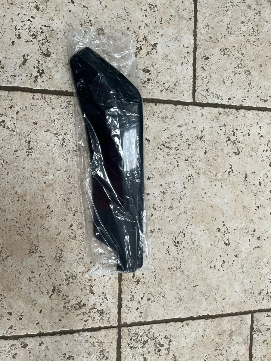 Passat Rear spats/side skirts - Image 2