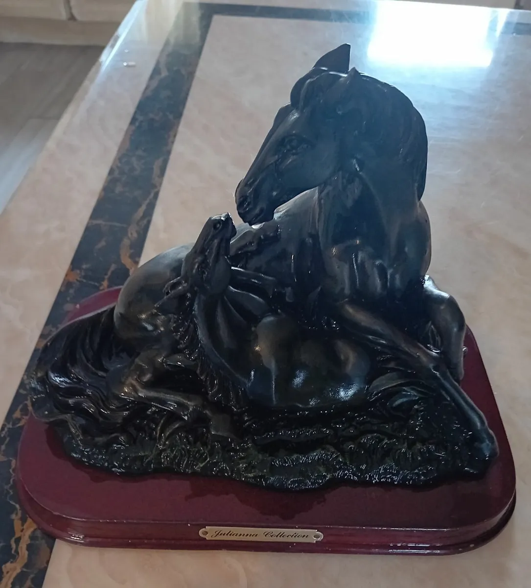 Beautiful mare and foal horse's sculpture - Image 1