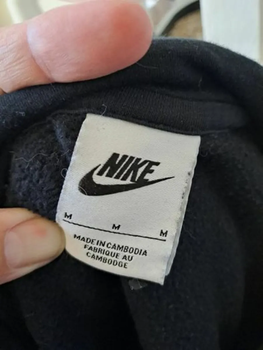 Nike hoodie size M black - Image 3