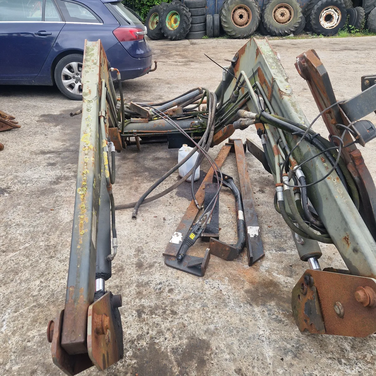 Tractors front loader - Image 4