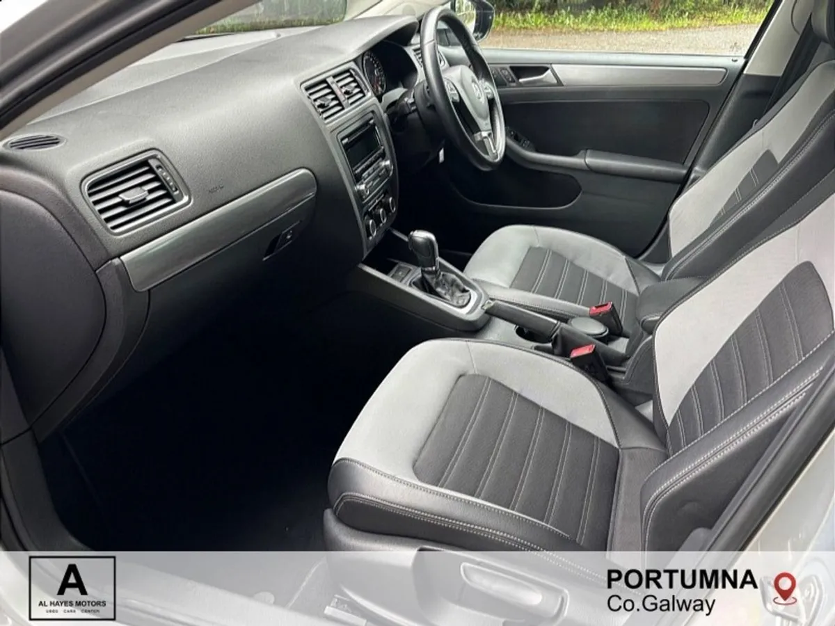 Volkswagen Jetta Automatic Highline 1.6 TDI - Image 4