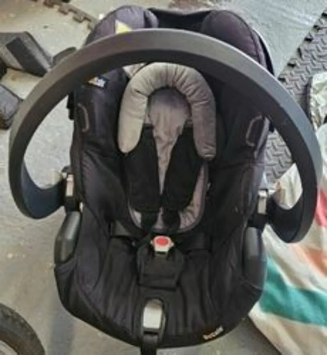 Newborn car seat - including insert