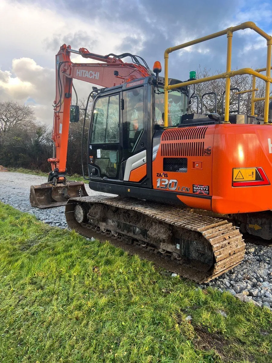 Hitachi 130-7 - Image 1
