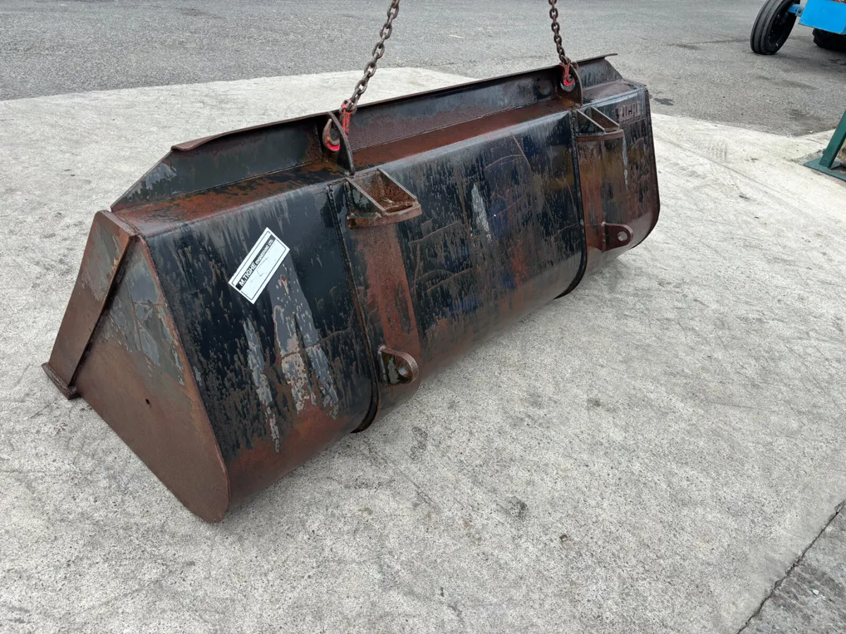 Pin & cone Tighe Bucket - Image 1