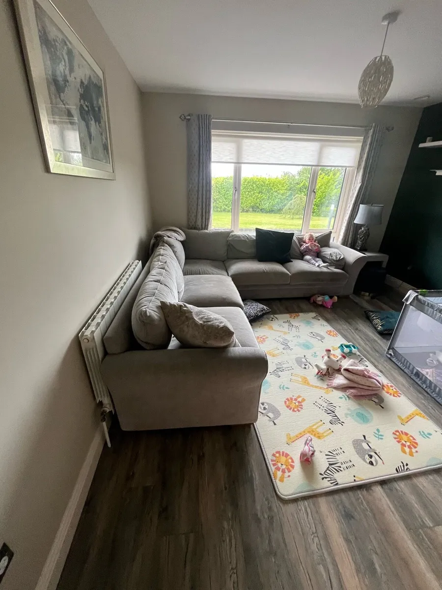 Couch - Image 2