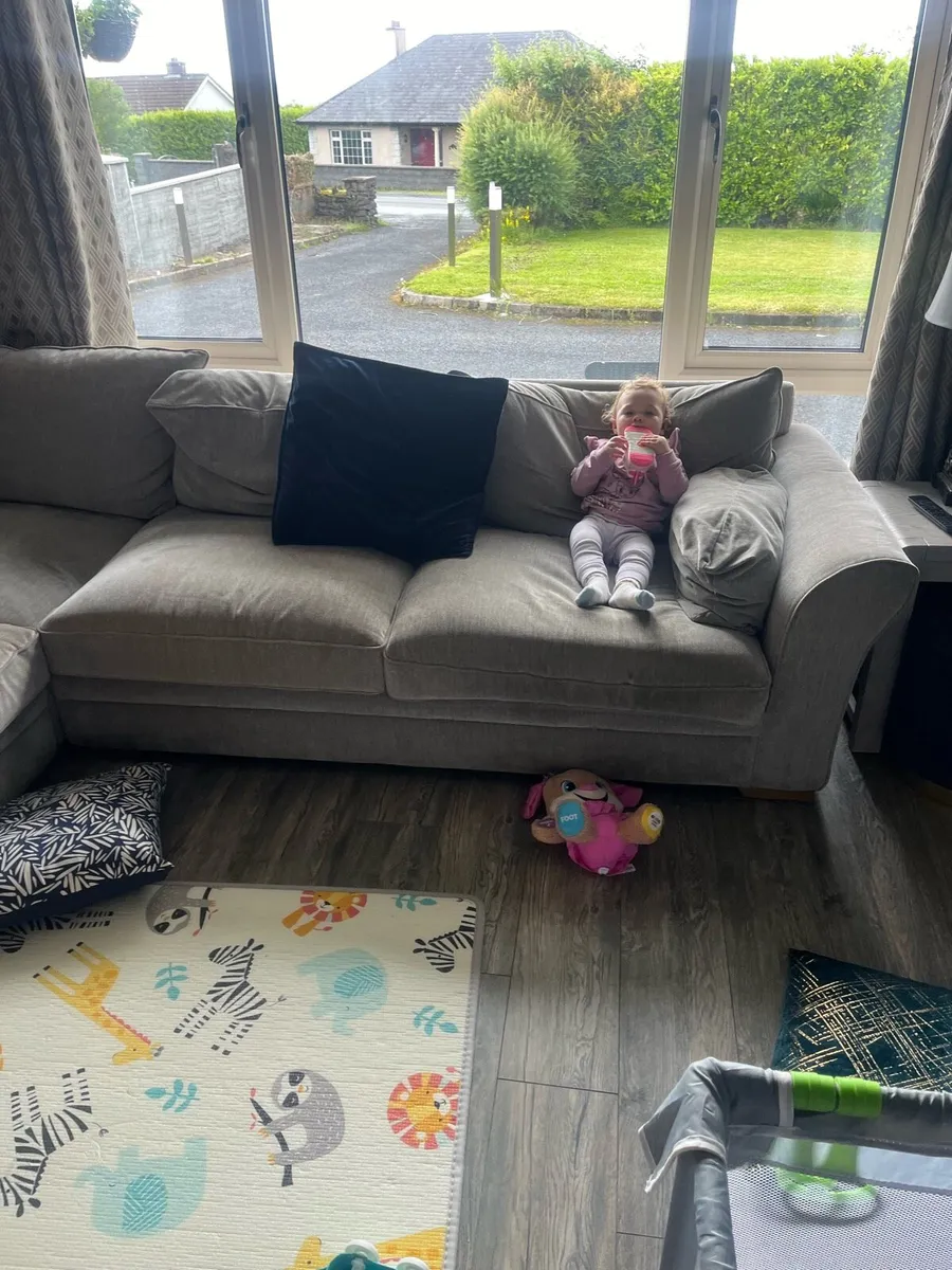 Couch - Image 3