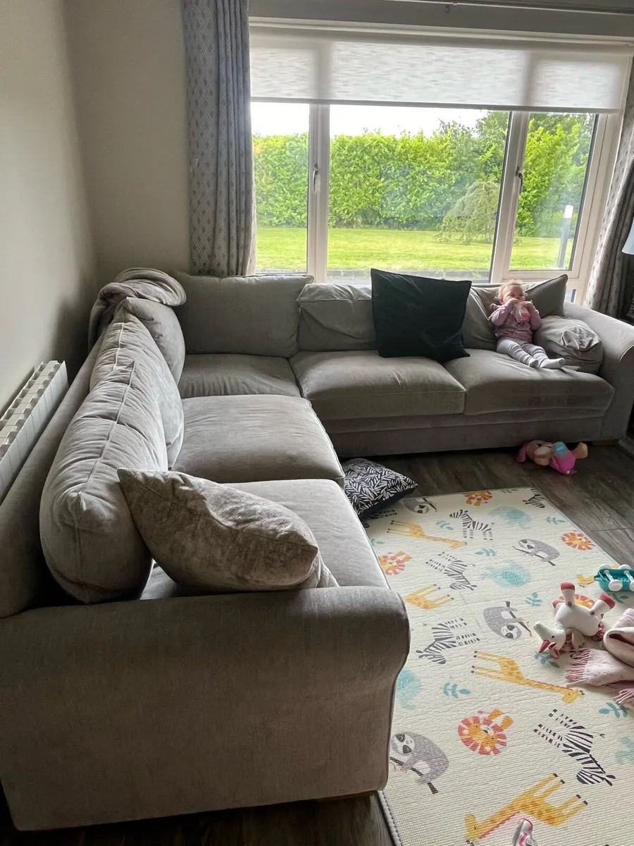 Couch - Image 4