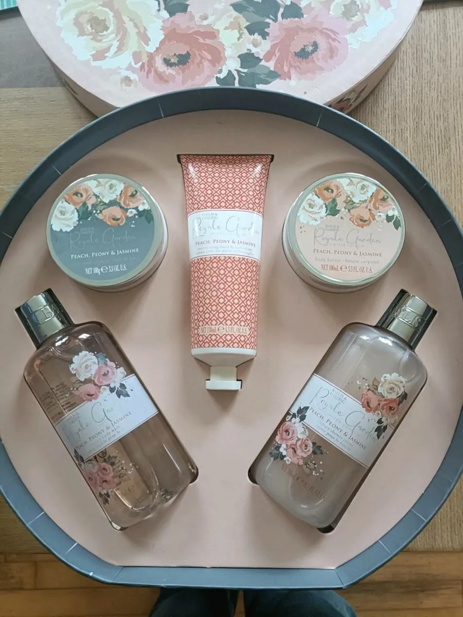 Baylis and Harding garden royale gift set - Image 1