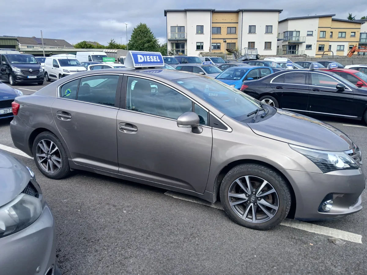 Toyota Avensis low mileage diesel 2015 - Image 3
