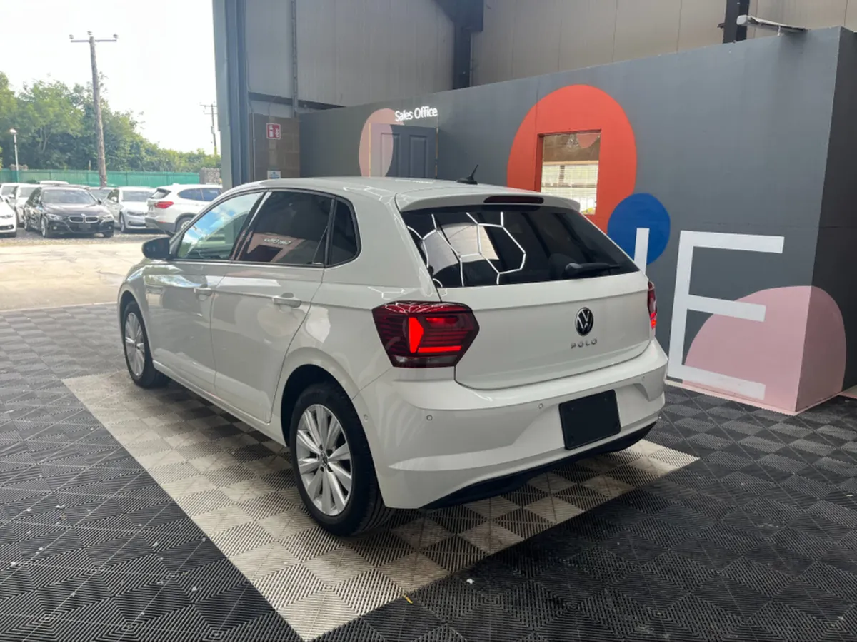 Volkswagen Polo 1.0 PETROL / 26k KMs / REVERSE CAM - Image 4