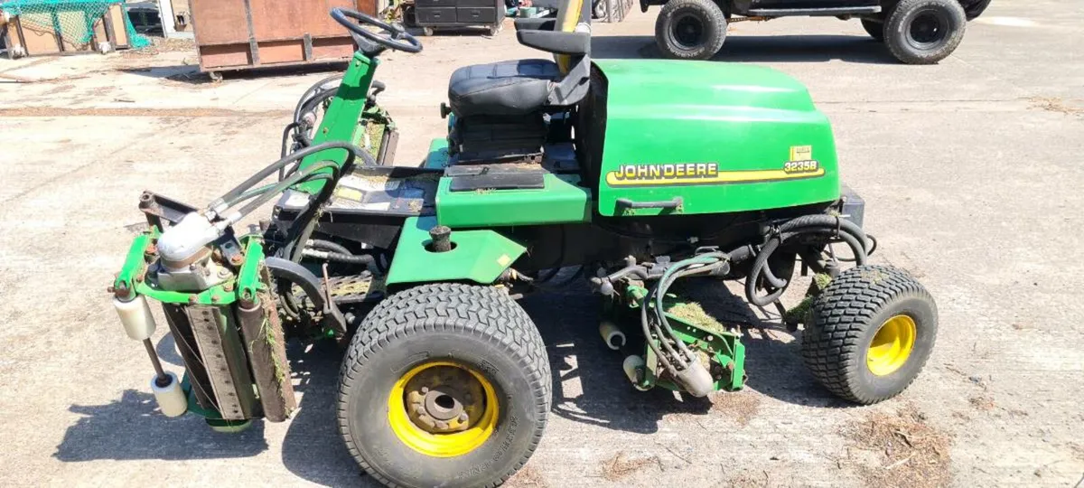 john deere 3235b ride on fairways mower - Image 1