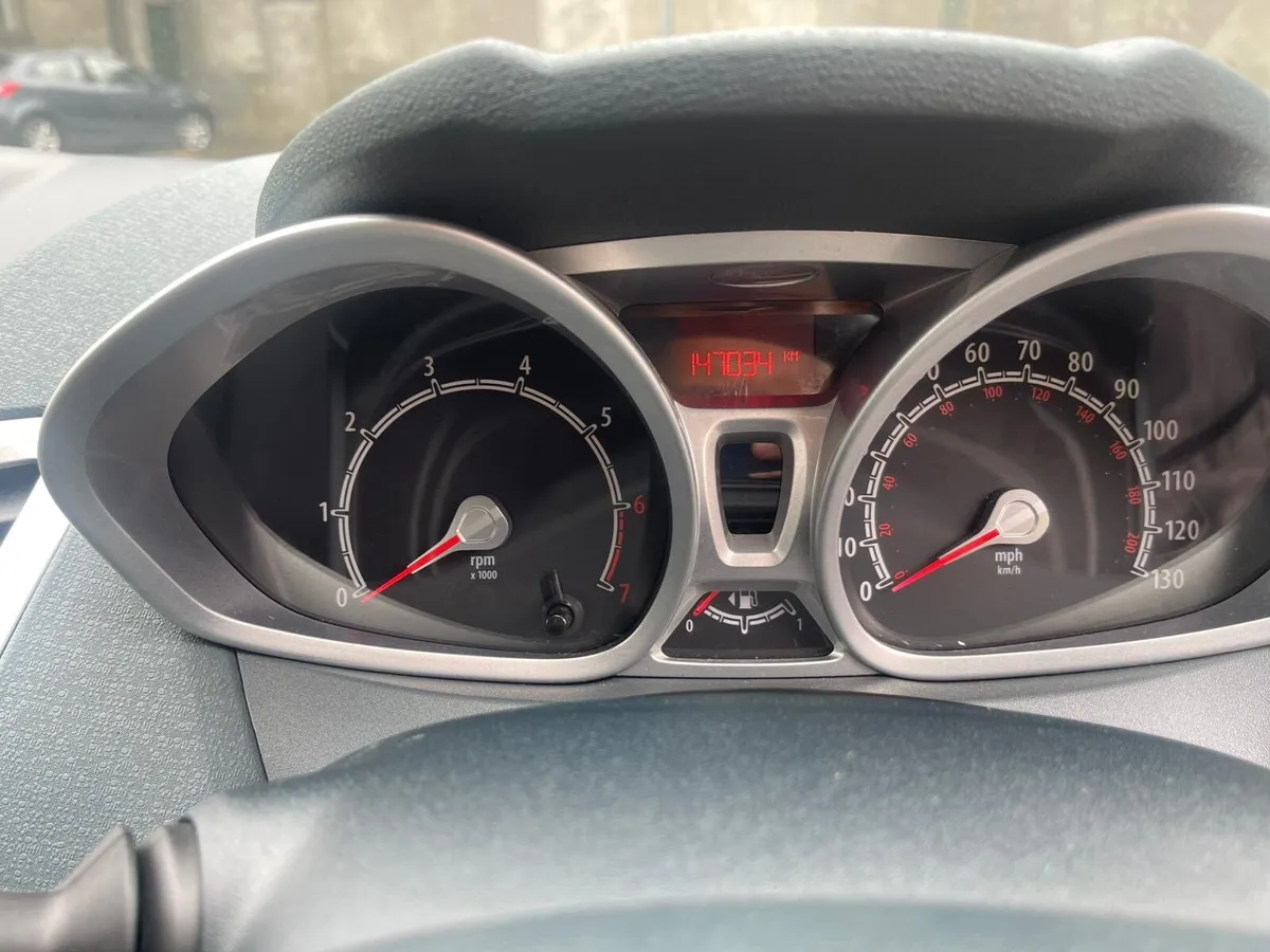 Ford Fiesta 1.4 Zetec 96 BHP - Image 3