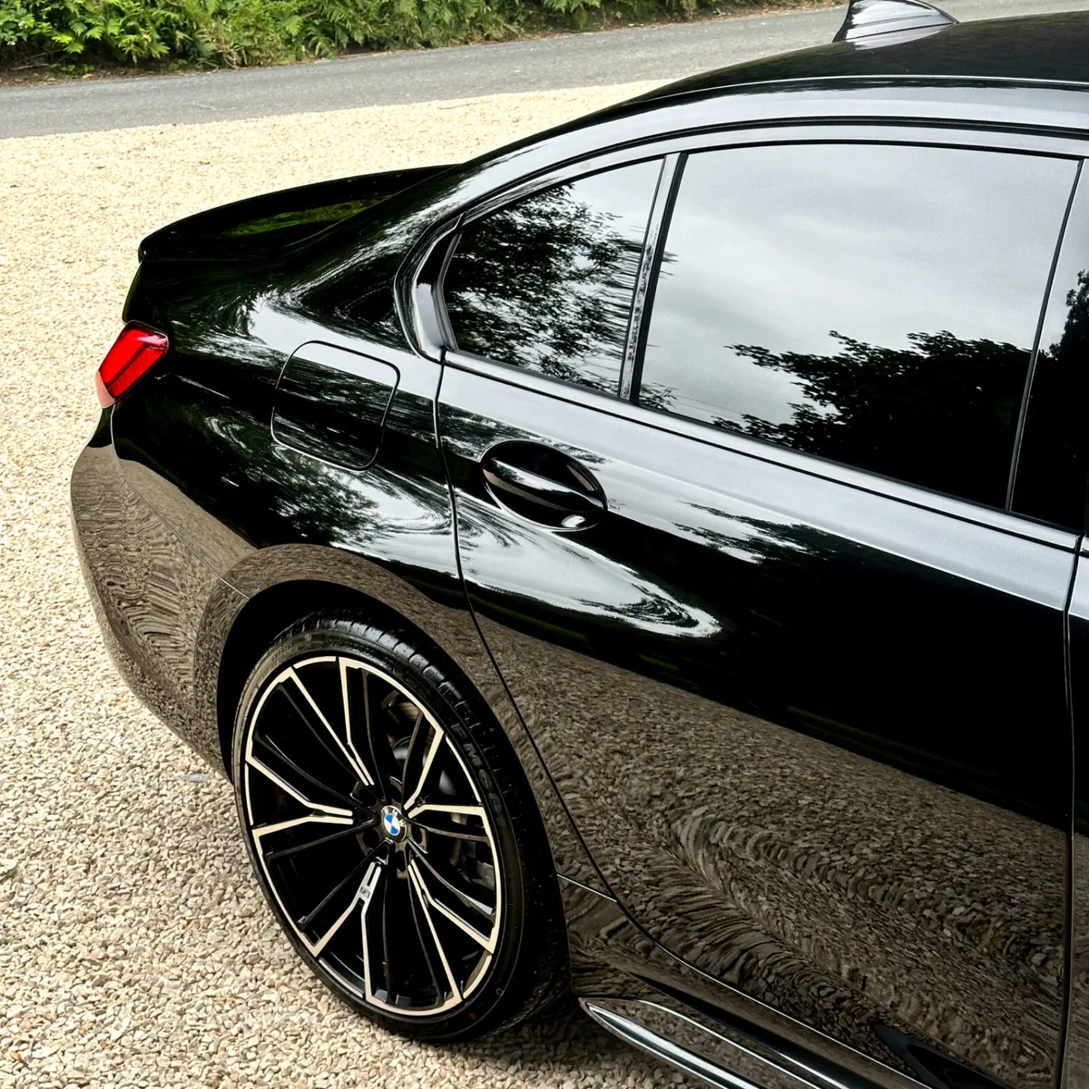 2020 (201)  BMW 330e M-SPORT 290BHP **LO W MILES** - Image 4
