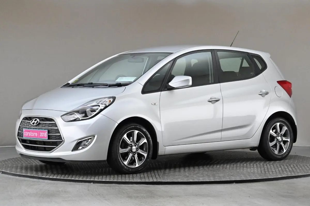 Hyundai ix20 1.4 5spd 90bhp Deluxe  rear Park Sen - Image 4