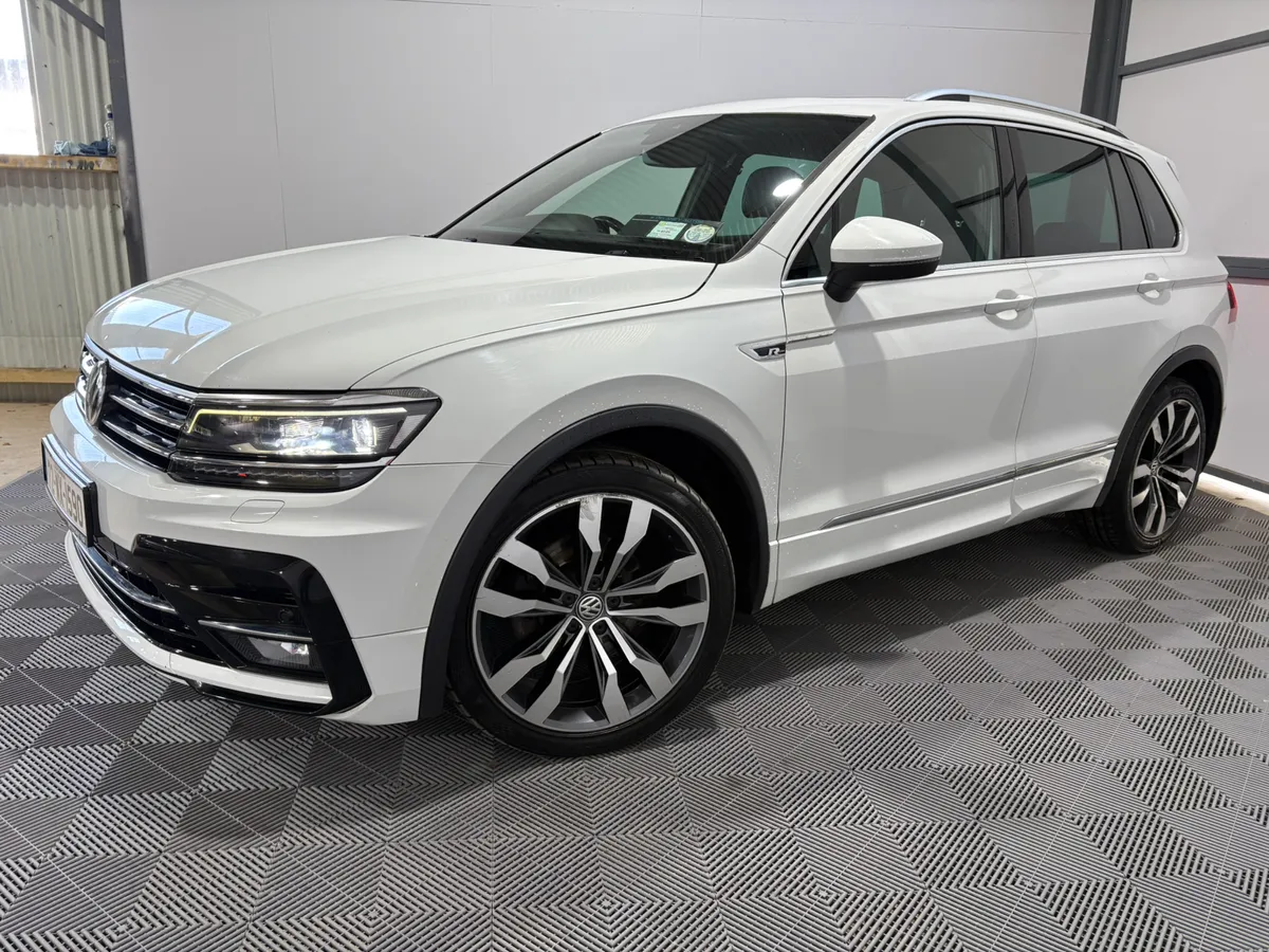 17 Volkswagen Tiguan R-Line DSG 4Motion - Image 4