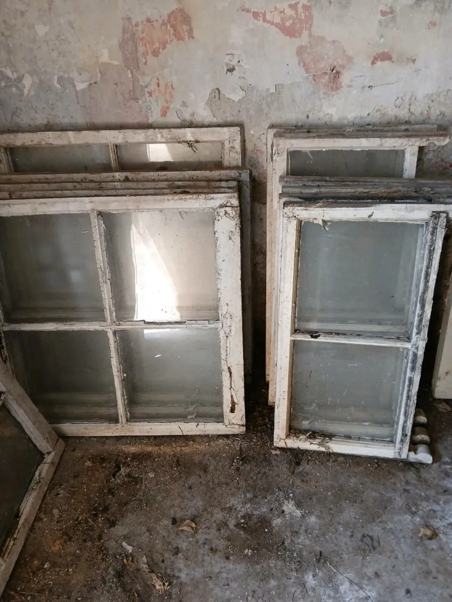 VINTAGE TIMBER SASH WINDOWS - Image 1
