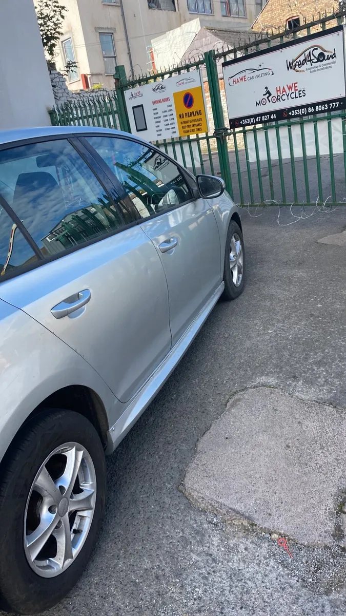 Volkswagen Golf 2010 - Image 1