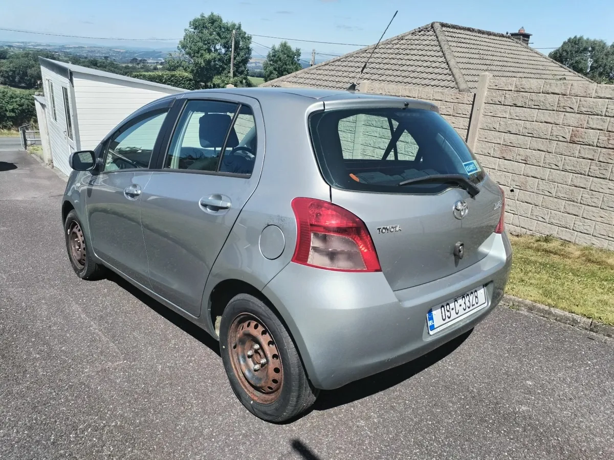 Toyota Yaris 2009 - Image 2
