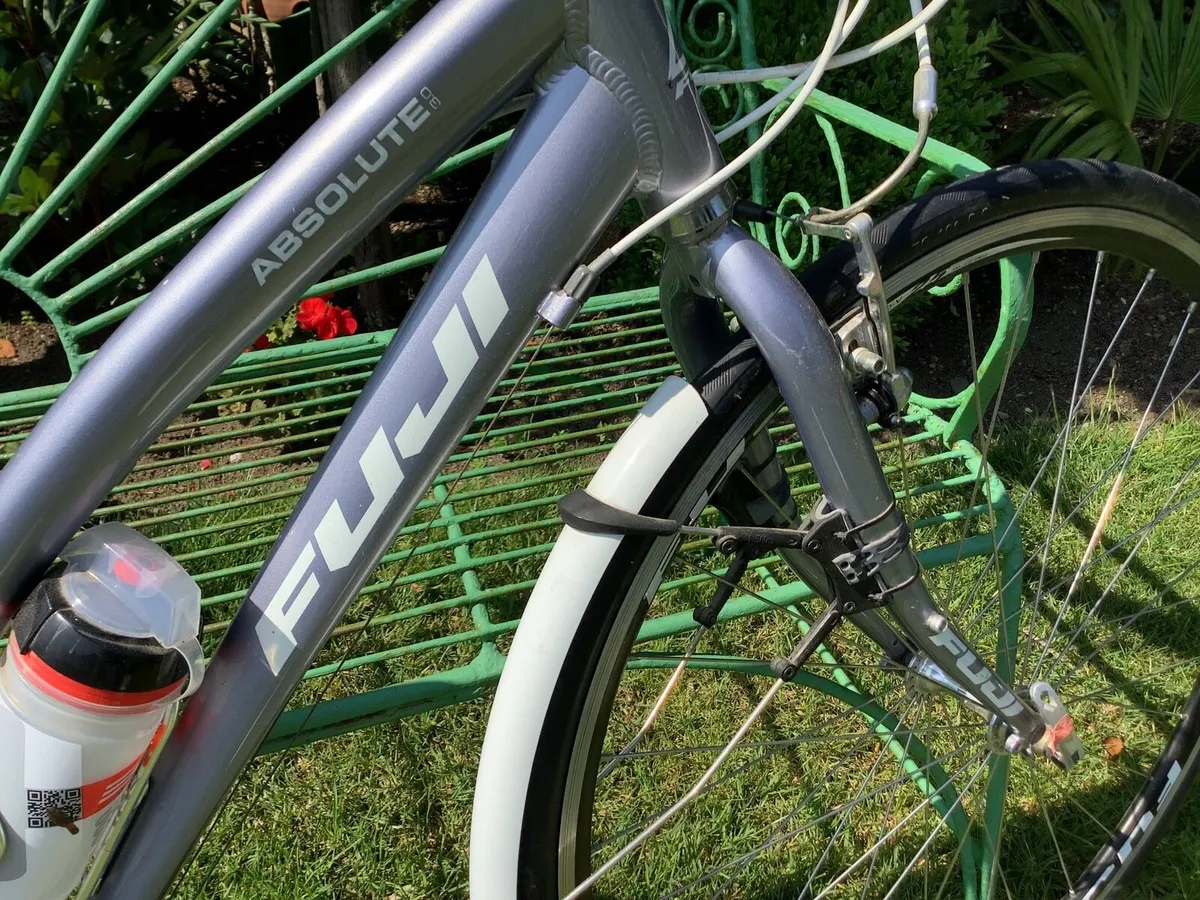 Like New Ladies Hybrid bike - Image 2