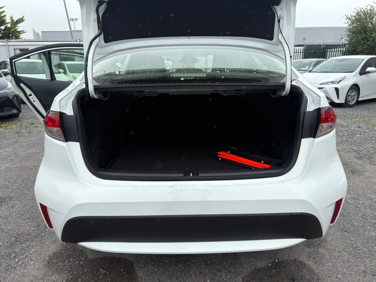 2020 Toyota Corolla hybrid  automatic self charge - Image 4