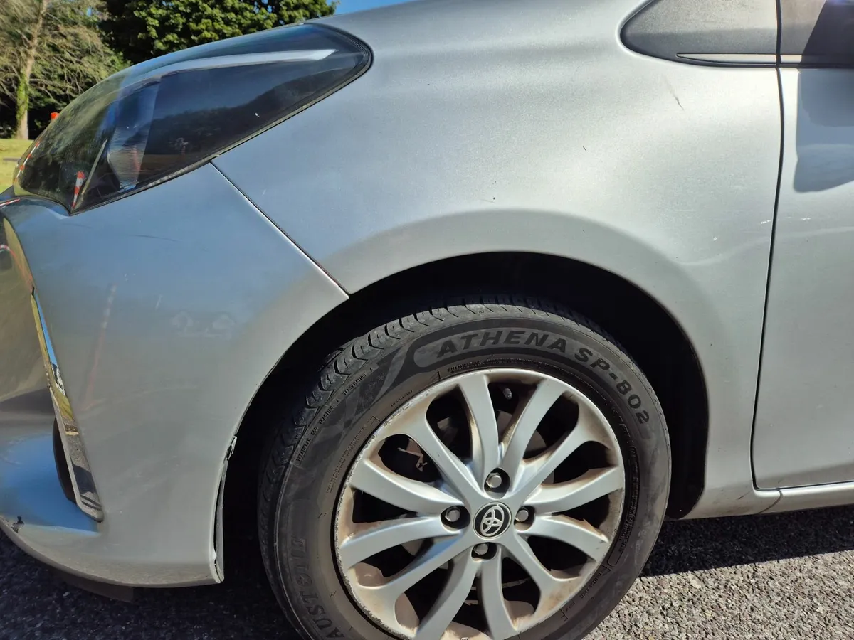 Toyota Yaris 2017 - Image 2