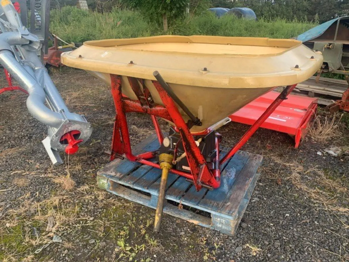 VICON 602 FERTILISER SOWER - Image 1