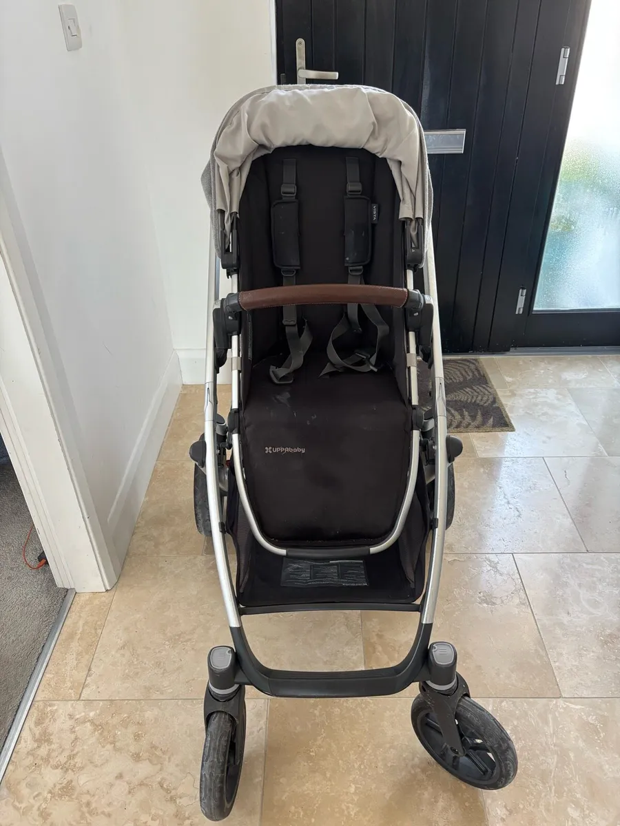 Uppababy Vista V2 & Maxi Cosi Cabriofix - Image 1
