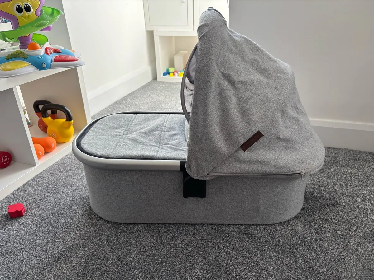 Uppababy Vista V2 & Maxi Cosi Cabriofix - Image 2