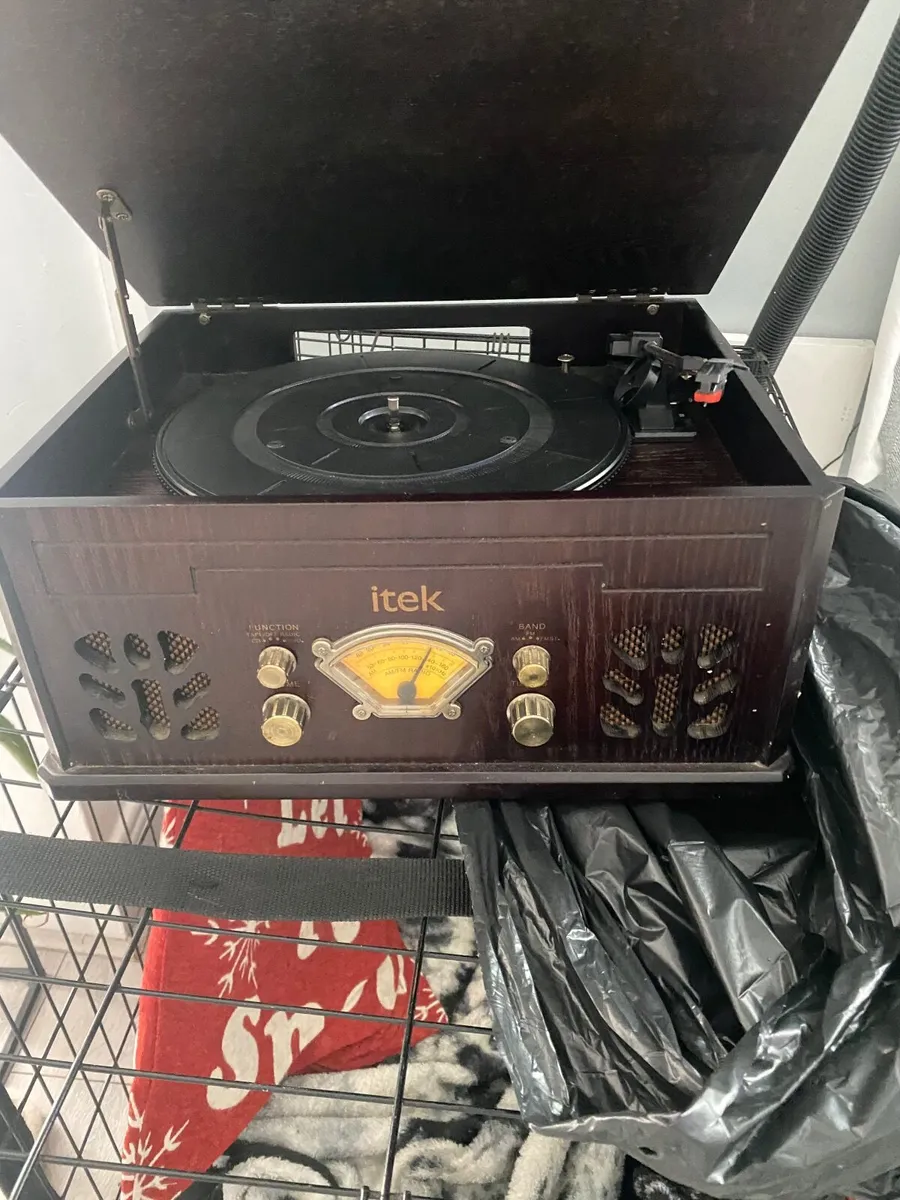 Record player - Image 1