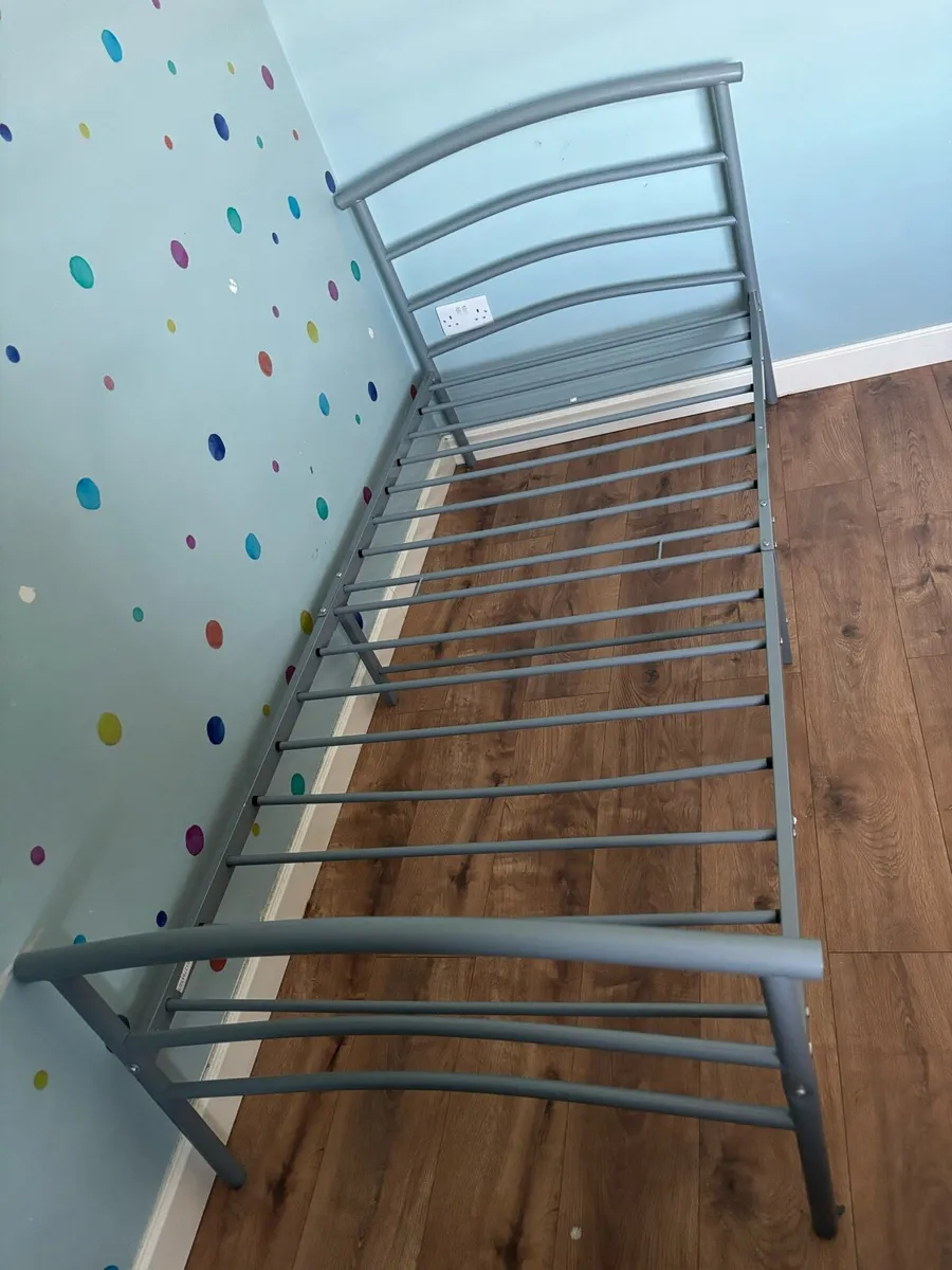 Single bed frame