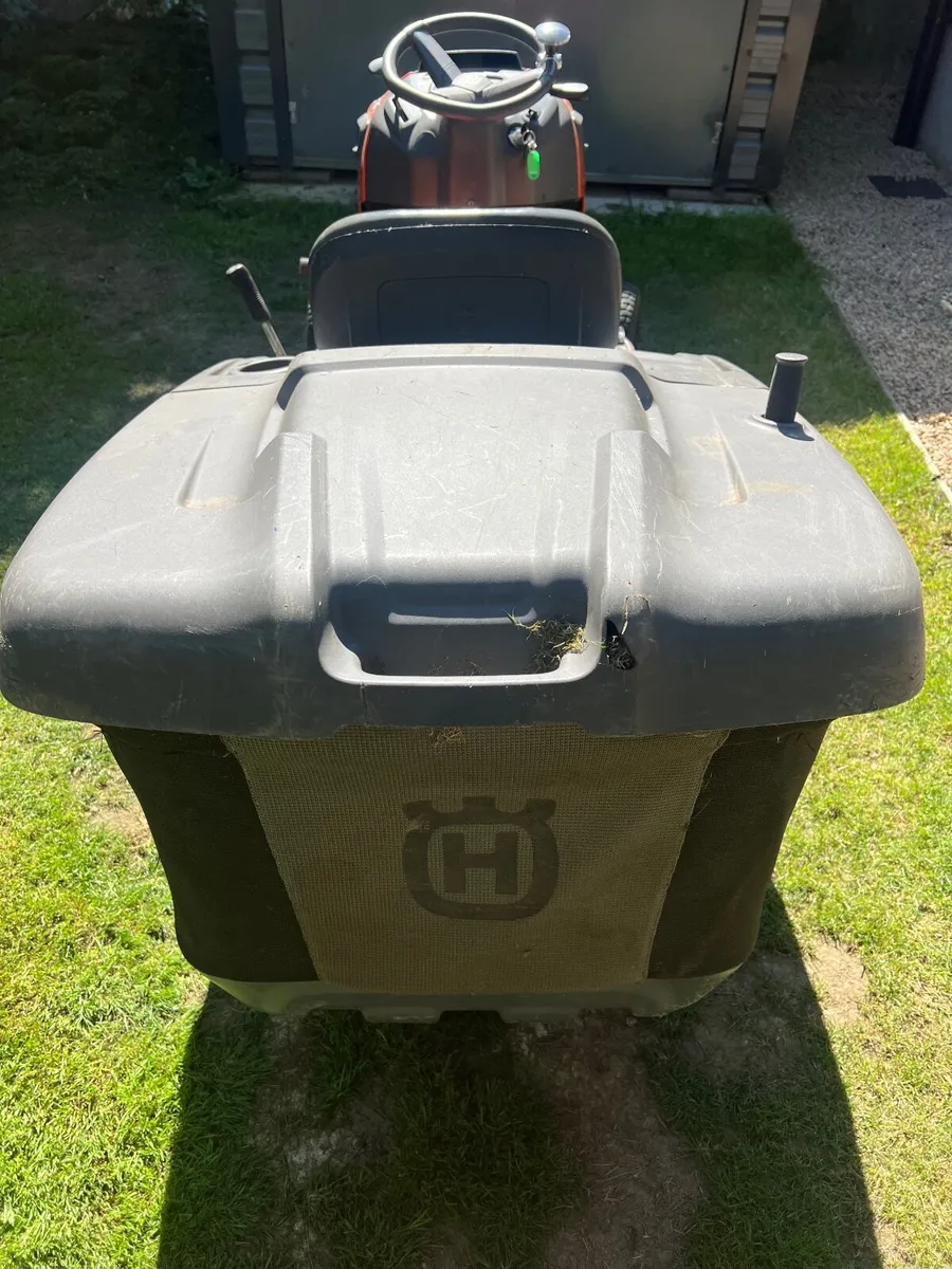 Husqvarna Ride On Lawnmower 42” deck with trailer - Image 2