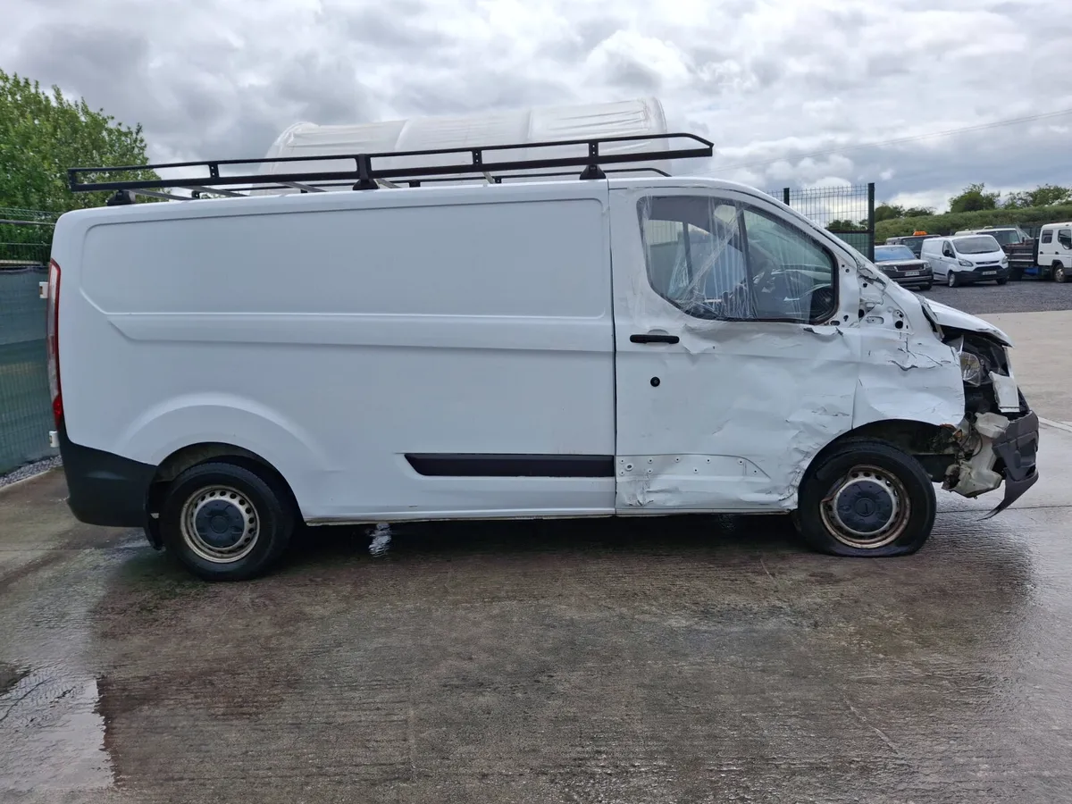 152 Ford Transit Limited Edition 2.2 Diesel - Image 3