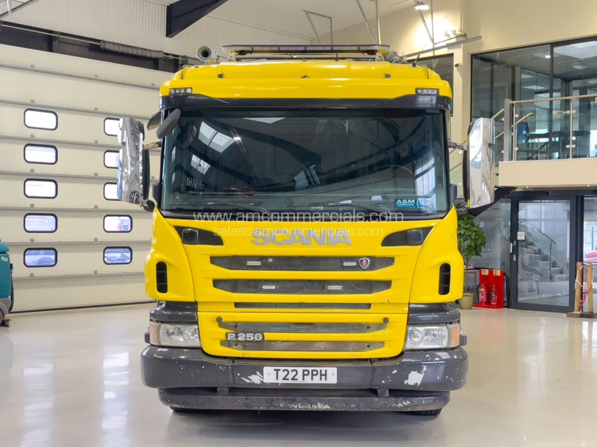 2015 (15) SCANIA P250 ROAD SWEEPER - Image 2